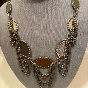 BEAUTIFUL CHAIN & METAL NECKLACE